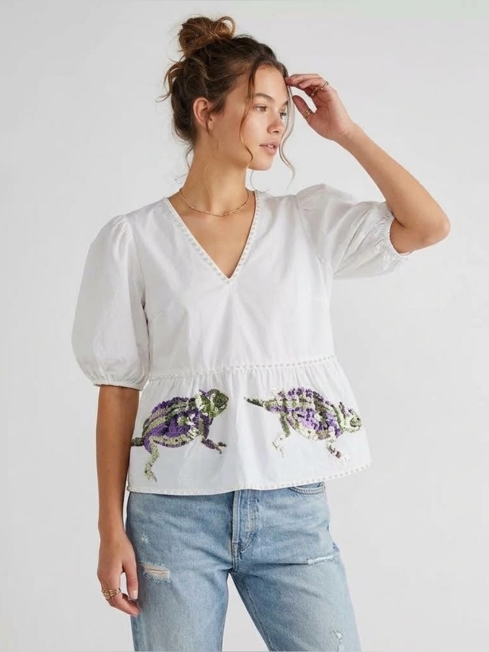 QUEEN OF SPARKLES White Puff-Sleeve Peplum Top Sequined Pearl Horned Toad Reptil